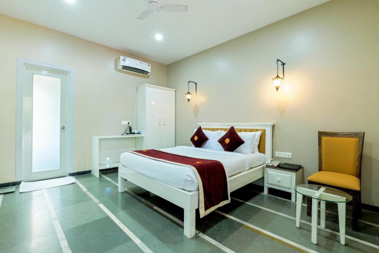 Gold Beach Villa Daman Exteriér fotografie