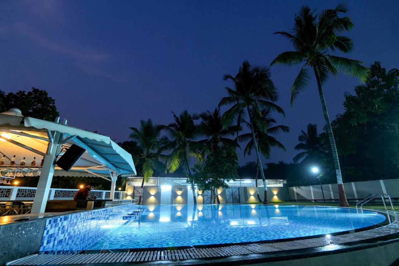Gold Beach Villa Daman Exteriér fotografie